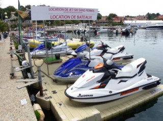  aparcamiento para jet skis 